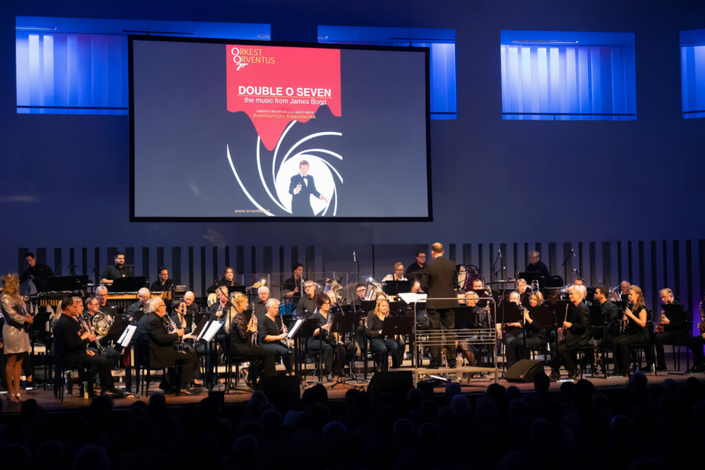 James Bond tribute met Orventus, gedirigeerd door Jacco Nefs